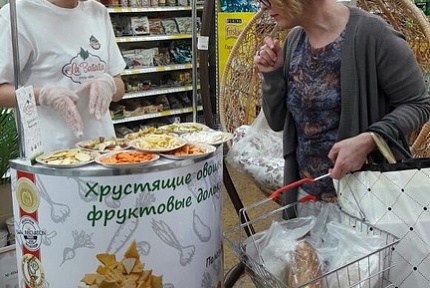PROMOTIONS AND FREE PRODUCTS TASTING IN STORES "ZHEMCHUZHINA ", KMV REGION.