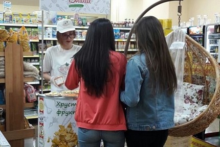 PROMOTIONS AND FREE PRODUCTS TASTING IN STORES "ZHEMCHUZHINA ", KMV REGION.